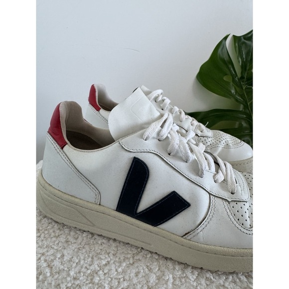 Veja V-10 women's Sz 10 White Red Navy Leather Sneakers Lace Up Vegan Leather - Picture 3 of 10